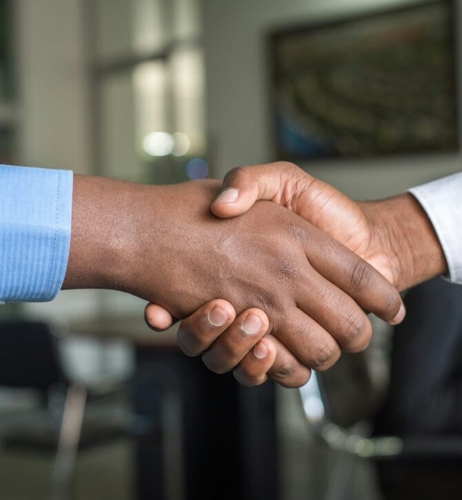 2 people shaking hands